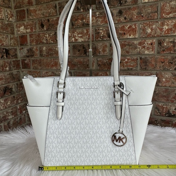 Micheal Kors purse - Picture 2 of 7